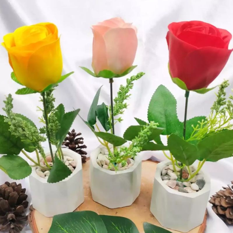 [ PROMO TERMURAH ] Bunga Artificial Minimalis Mawar Kuning/Blush Pink/Merah Cantik Termasuk Vas dan Batu2an Tinggi 20cm