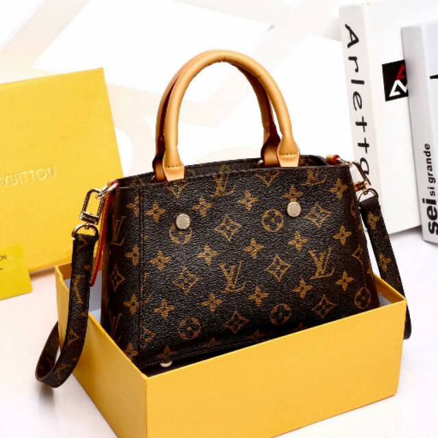 Tas NEW LOUIS VUITTON 
Code : 8810 (WITH BOX)