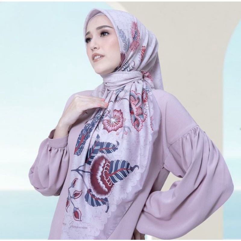 MANDJHA Flawlessly Scarf IVAN GUNAWAN-Hijab segi empat