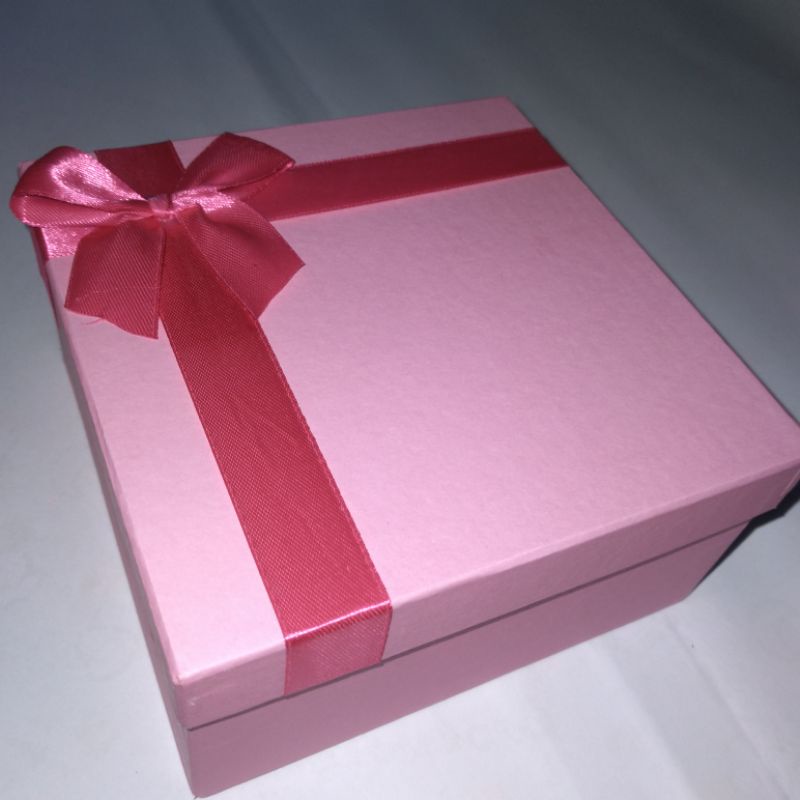 

Gift Box / Kotak Kado No.16 ukuran 14 x 14 x 7 cm