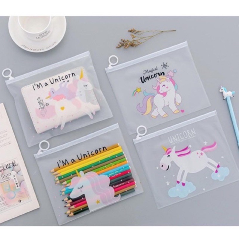 

RFA ZIPPER POUCH A5 TRANSPARANT MOTIF UNICORN