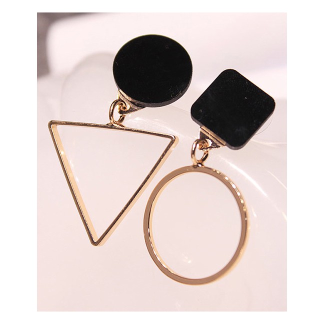 LRC Anting Tusuk Fashion Hollow Out Triangle Pandent Decorated Simple Earrings