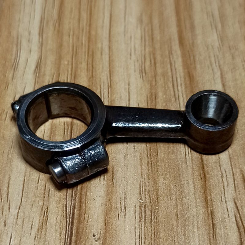 42043 Upper Knife Connecting Rod Assembly / Angka 8 Pisau Atas Mesin Jahit Obras Kecil