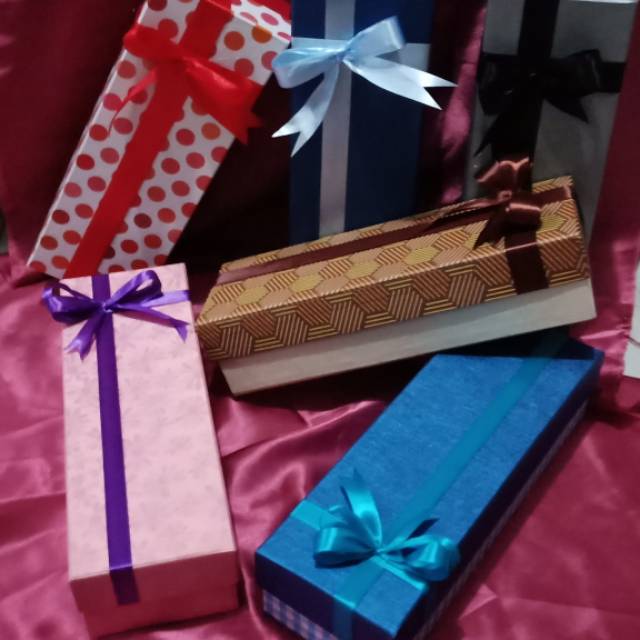 

Kotak kado 25x8x6cm