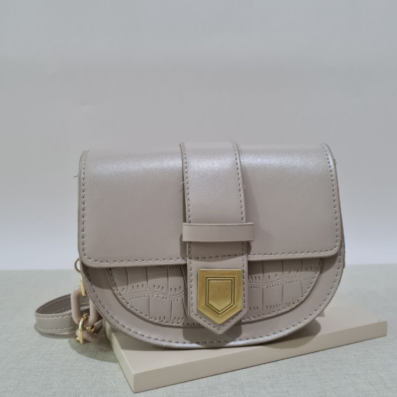 NAOMI - SALE Chyntia Sling Bag Import Wanita - Tas Slempang - Tas Wanita Kulit Sintetis Murah Terjangkau - Tas Wanita - Tas Naomi - Naomi Bag