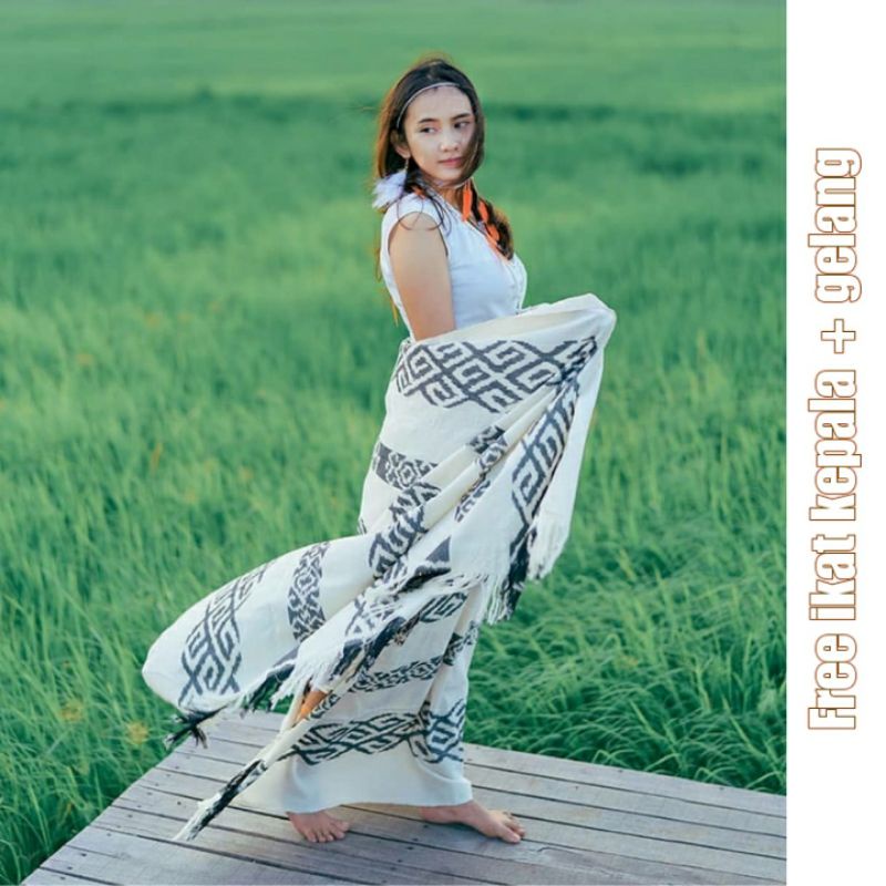 Kain tenun blangket awan etnik warna putih tulang