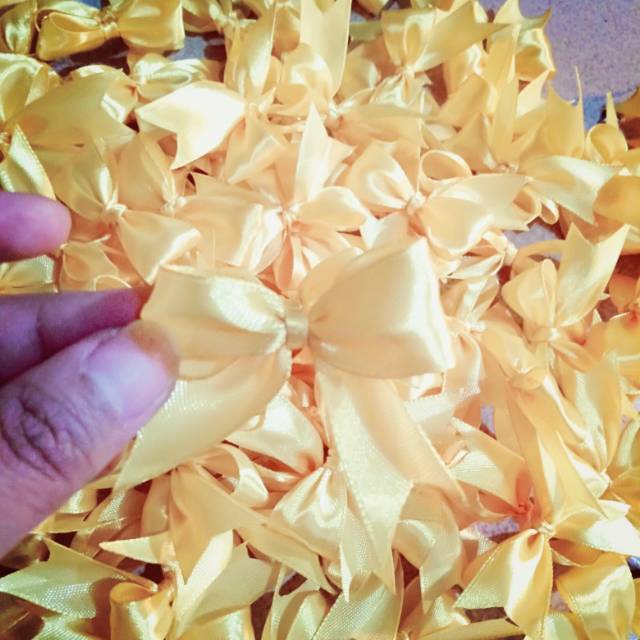 

Pita souvenir tempel / Pita satin 2cm warna gold (100 pcs)