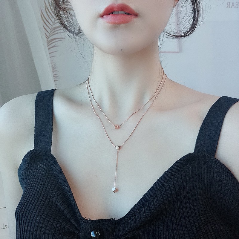 Kalung dua layer rantai italy titanium Wanita Korean Style Anti karat liontin kubus juntai