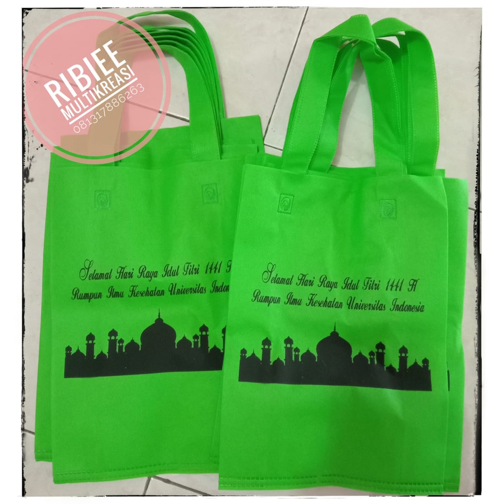 

Goodie Bag Spunbond press 25x35x9 dengan sablon 1 warna 1 sisi