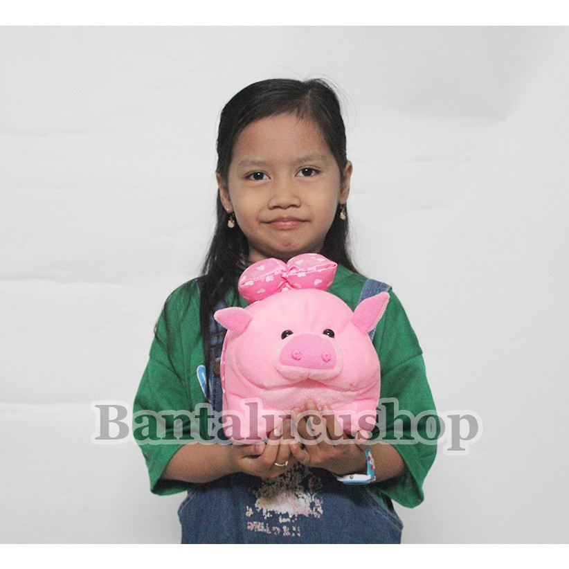 Boneka babi s