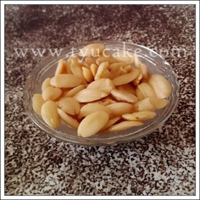 

Kacang kenari kupas 1 kg
