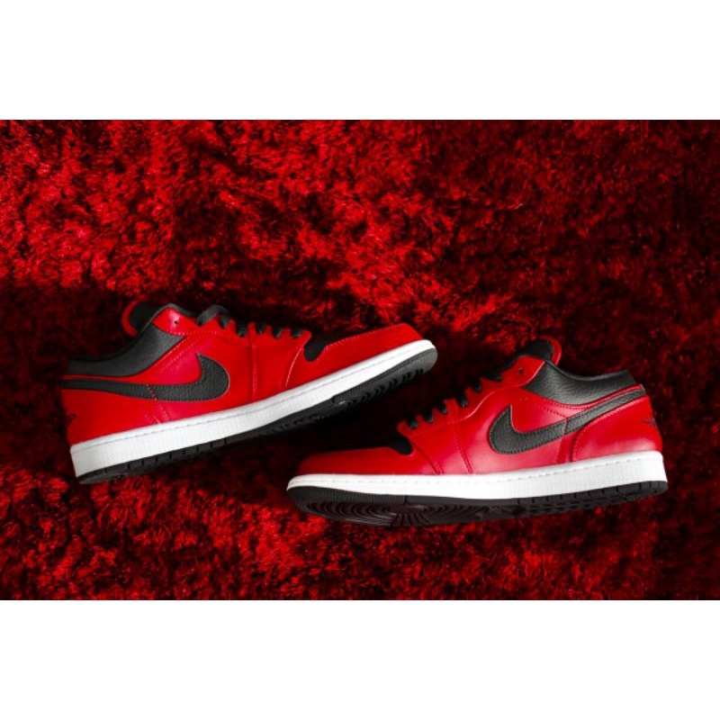 JORDAN 1 LOW BANNED