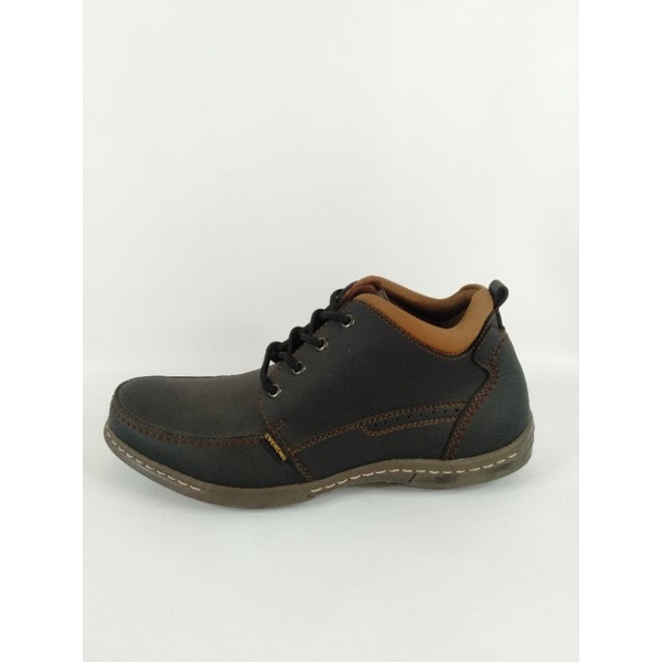 Sepatu boots/sneaker everone