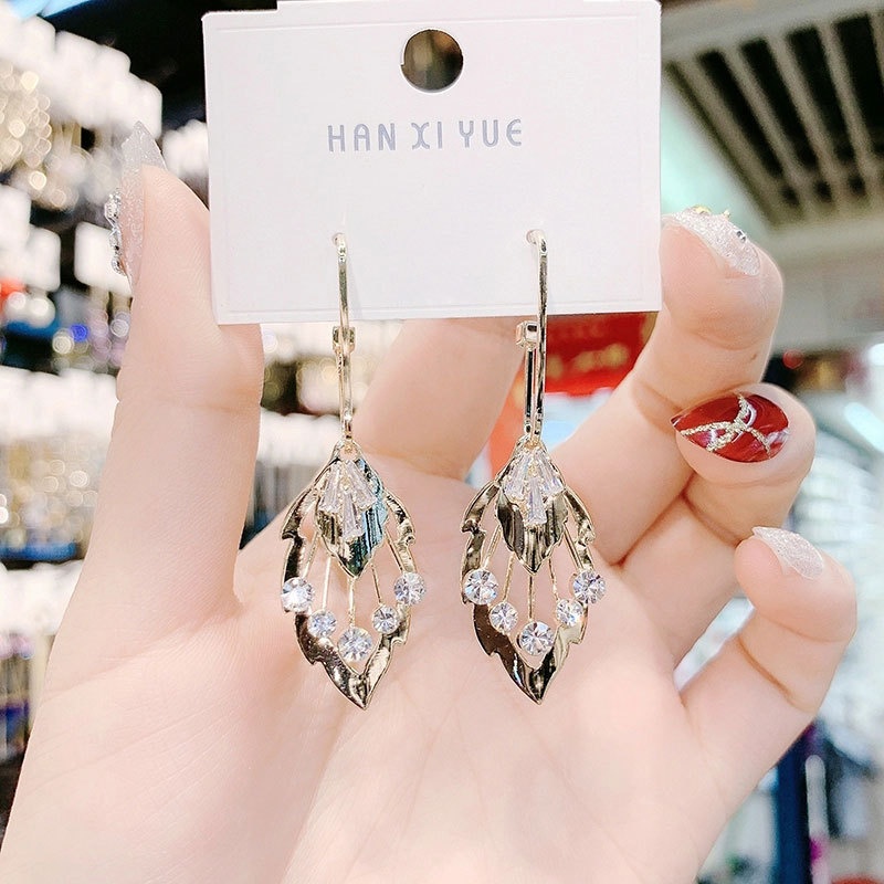 Anting Bentuk Daun Geometris Multilayer Bahan Zirkon Untuk Wanita