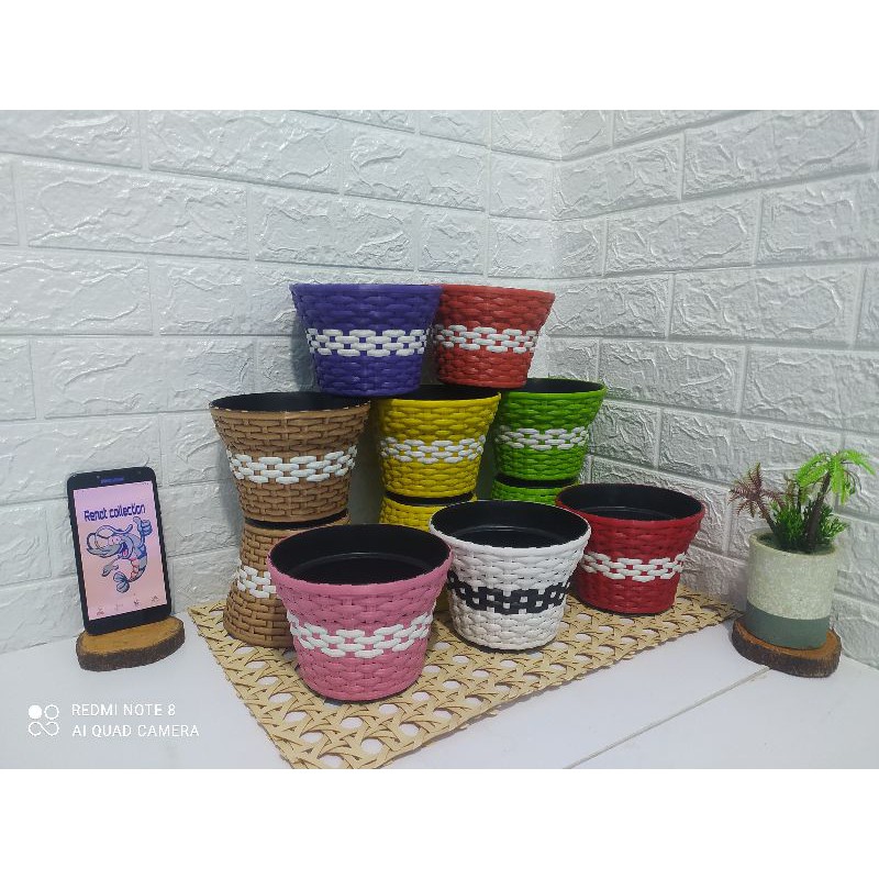 POT Bunga Rotan Anyaman/ Vas Bunga Rotan. Diameter 17cm