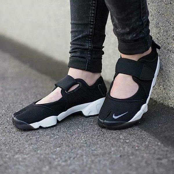 sepatu sandal nike air rift hitam putih premium grade ori cewek woman - Hitam, 38
