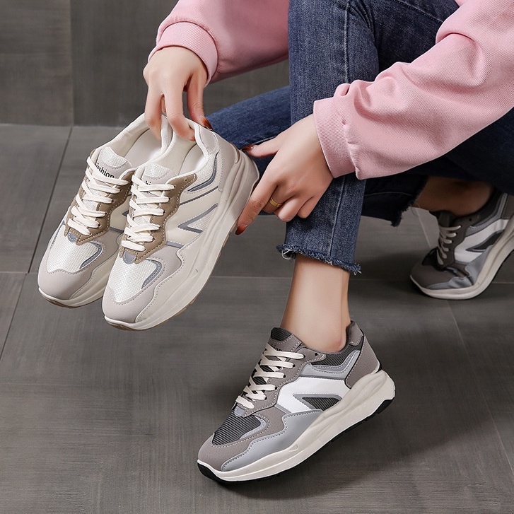 Sepatu Sneakers Wanita 02025620