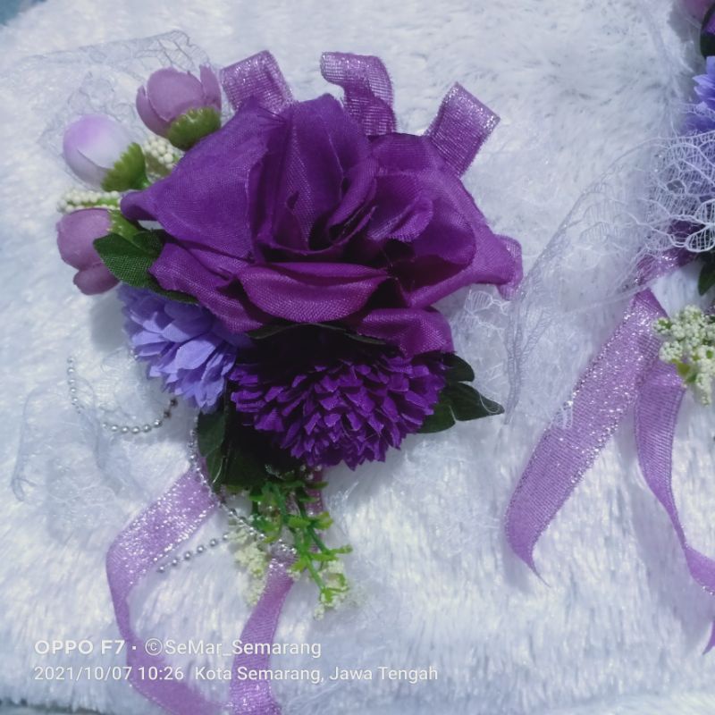 bunga hiasan seserahan hantaran pernikahan ungu