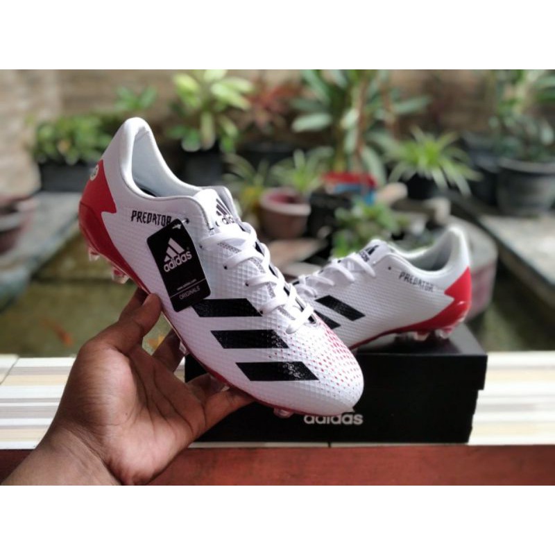 Sepatu Bola Adidas Predator