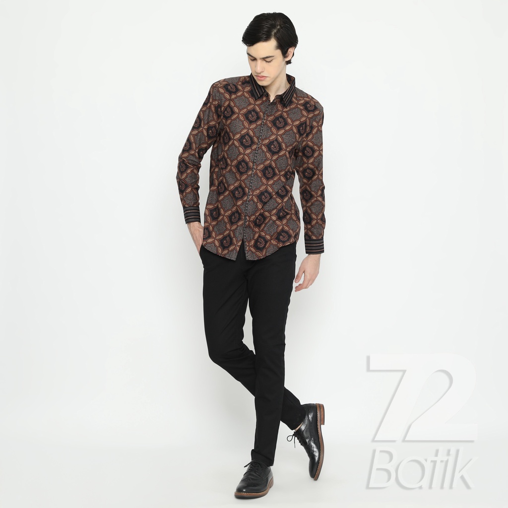 BAJU BATIK COUPLE  Kemeja Rok Lilit Instan Batik Pria Lengan Panjang Slimfit Premium Warna Hitam Coklat 726436 Cap 72 - Baju Kemeja Atasan Pakaian Batik Couple Cople Pria Cowok Laki Laki Remaja Keluarga Lengan Panjang Modern Slimfit Premium Kekinian