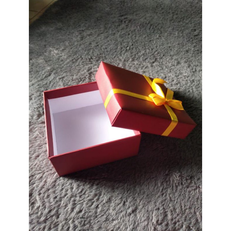 

Beauty Box/Gift Box/Kotak kado/Kotak hadiah/Maroon