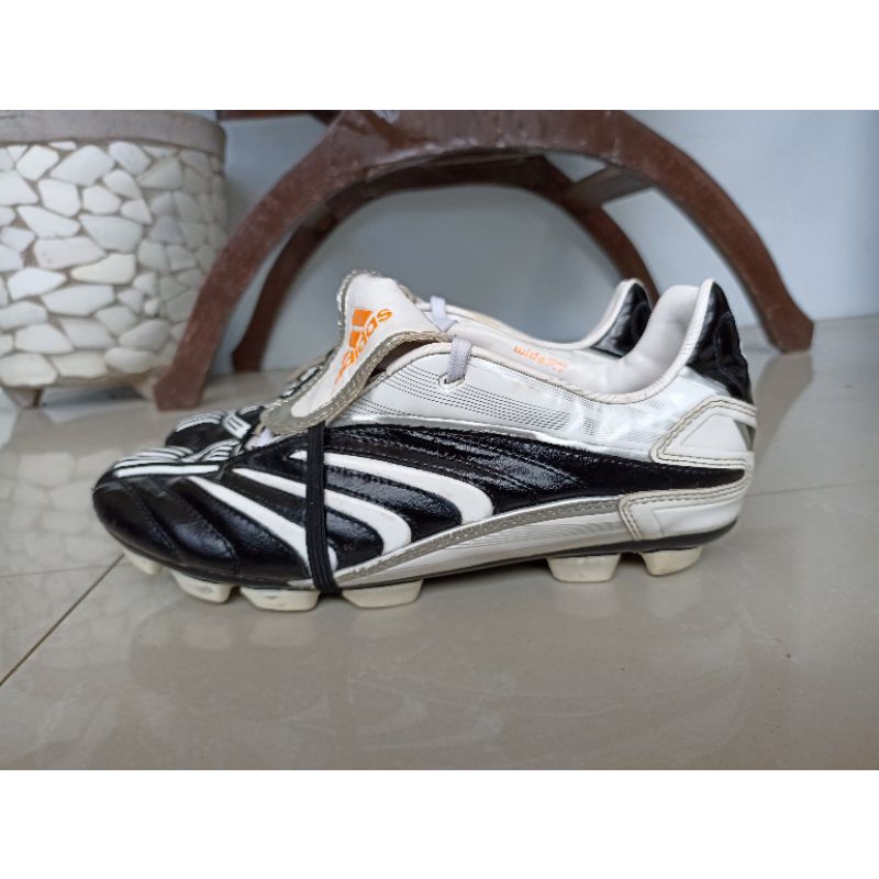 Sepatu Adidas Predator Absolado