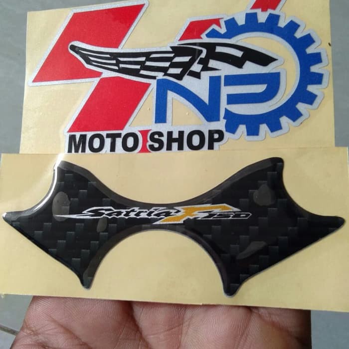 

Stiker segitiga timbul carbon hitam
