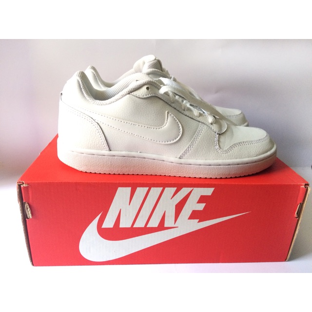 Sepatu nike original warna putih ukuran 38