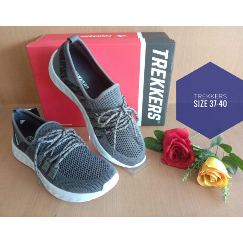 SEPATU SNEAKERS WANITA TREKKERS