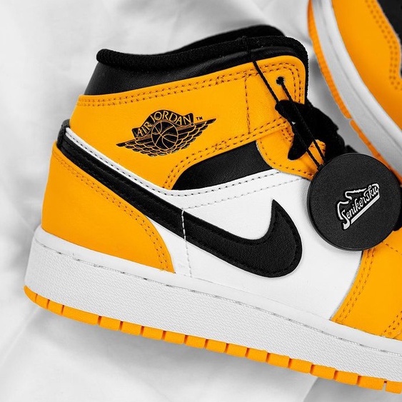 Air Jordan 1 Mid Yellow Taxi GS