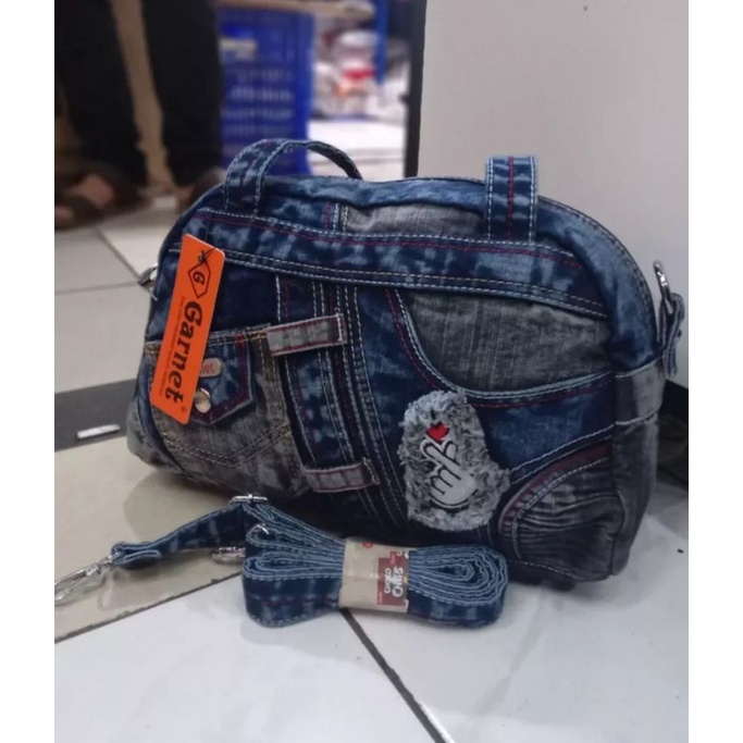 Tas slempang wanita bahan jeans denim original Garnet