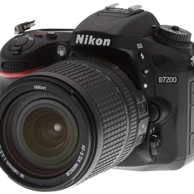 NIKON D7200