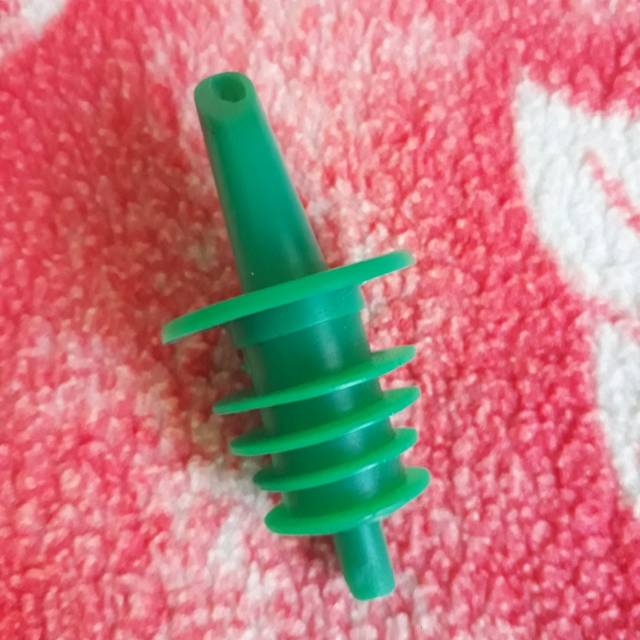 Pourer plastik / penuang minuman / cairan / liquor pourer / wine bottle pourer