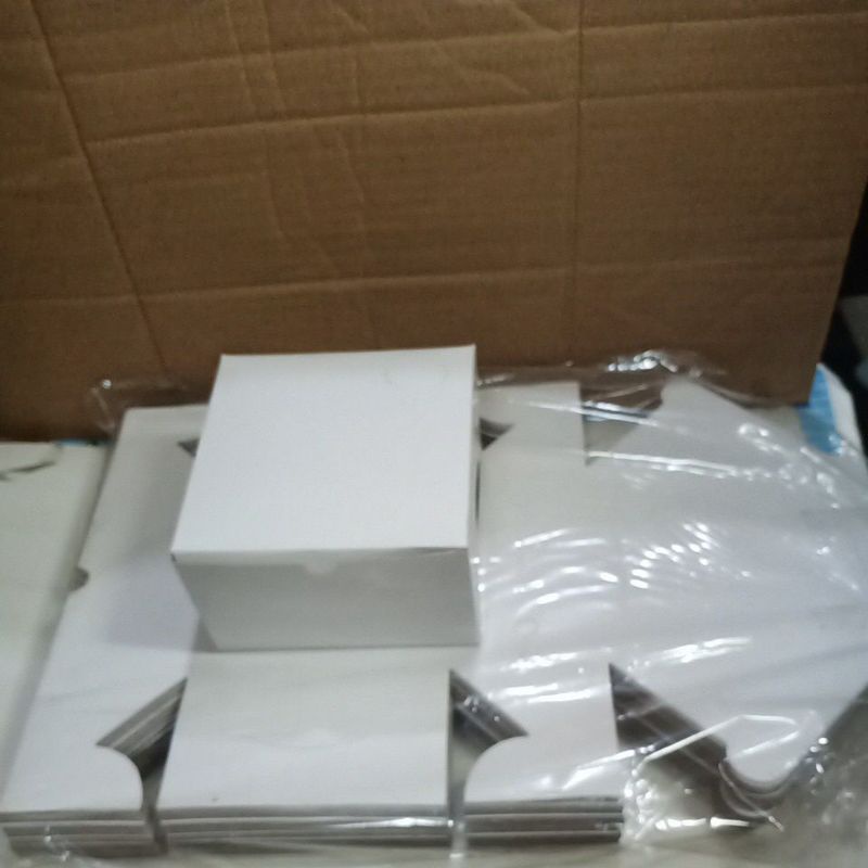 

Kotak Dus Snack Putih Polos 12 cm x 12 cm 10 pcs