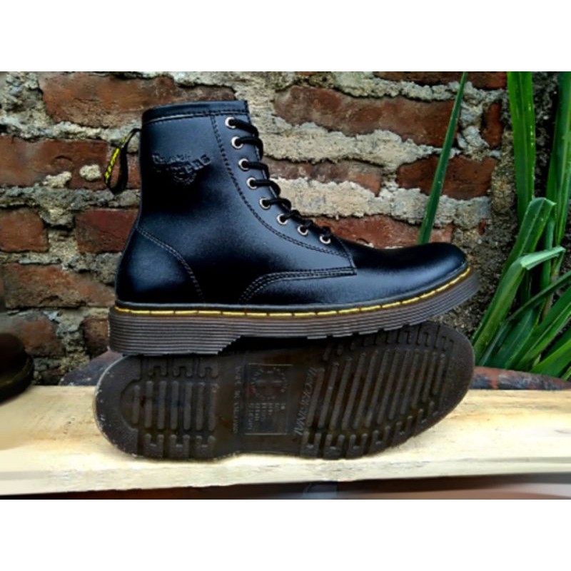 Sepatu Pria Dan Wanita Dr.Martens 8 Hole | Sepatu Boots Dokmar Tinggi Formal,Kerja,,Ukuran 36-44