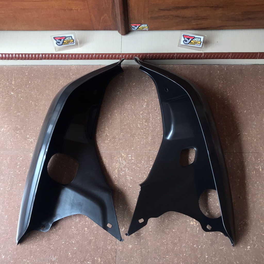 Sayap tebeng Honda astrea Grand legenda Narita warna Hitam