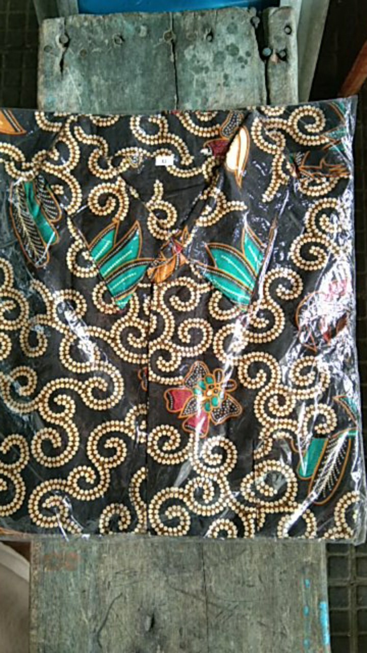 Dt Collection - Kemeja Hem Batik Pria Motif Bunga Teratai Ulir