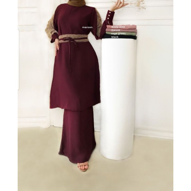 Annasya Kurung Set by Gamaleea