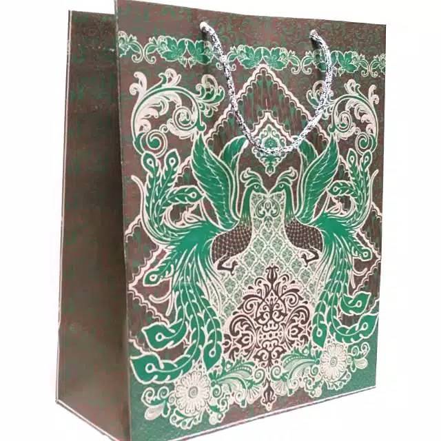 

Paper bag motif batik 2 warna (20 x 10 x 25)