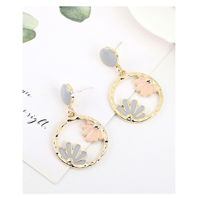 LRC Anting tusuk Fashion  Gold-plated Oil Drop Circle Flower Cutout Earrings