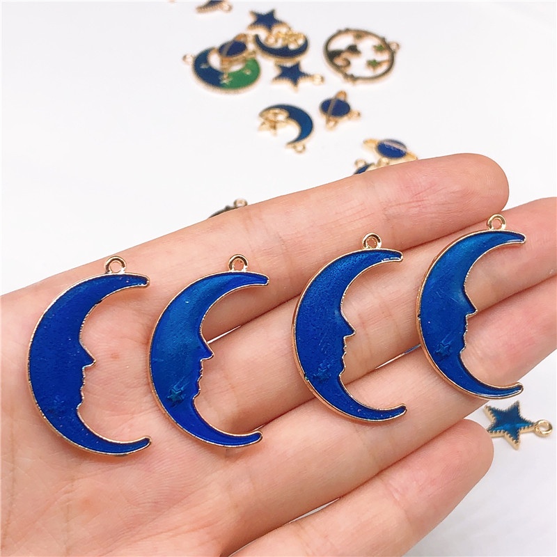 4pcs Liontin Enamel Bentuk planet Luar Angkasa Bahan Alloy Untuk Membuat Perhiasan Wanita Charms