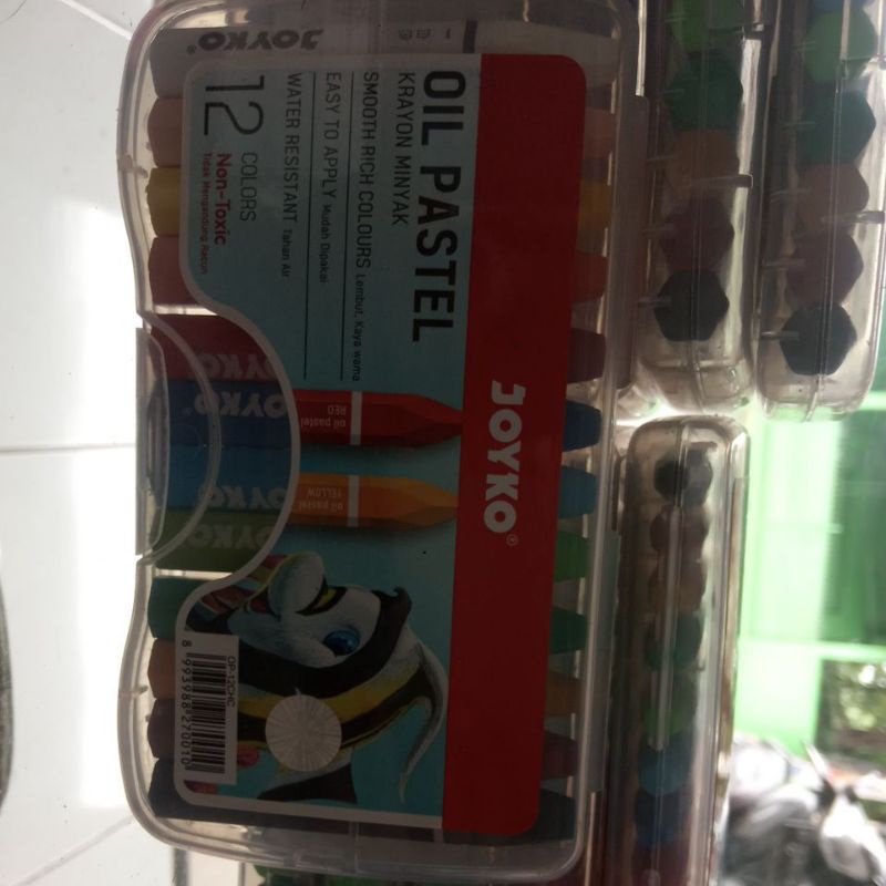 

crayon titi isi 12 warna