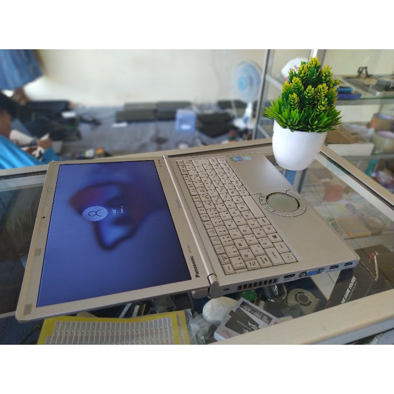 Panasonic cF SX3 core i5 gen 4 12 inch ringan baterai 7 jaman