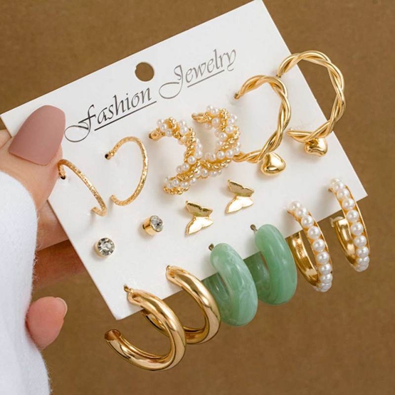 Set Anting Stud Bentuk Lingkaran Oversize Aksen Mutiara Warna Emas Bahan Metal Gaya Punk Untuk Wanita