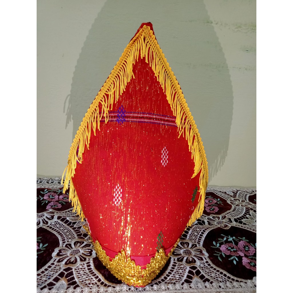 Topi Adat Batak dari Kain Ulos Sadum  merah