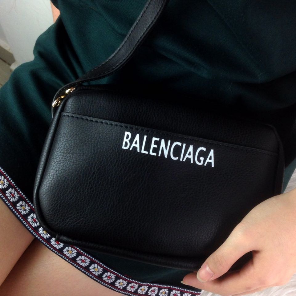 tas selempang BALENCIAGA Printed Logo Camera Leather Crossbody SS18 #K02