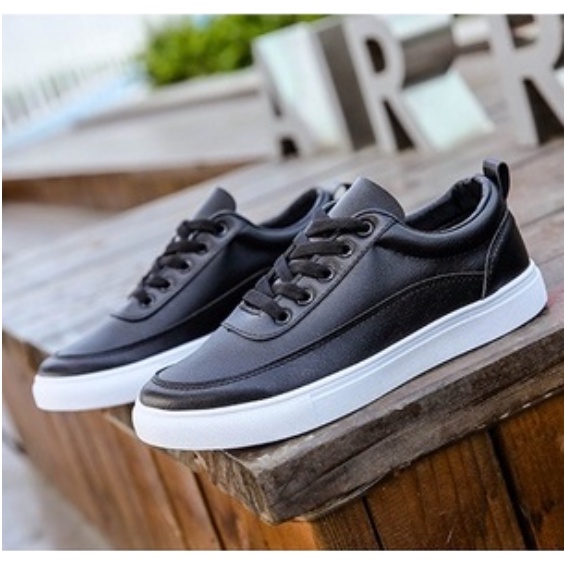 Sepatu Sneakers Pria Casual polos ds 16