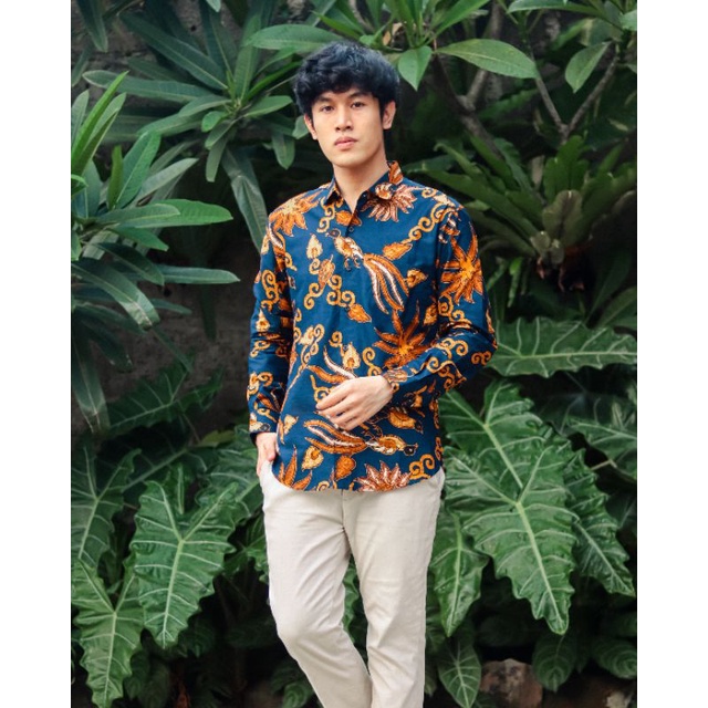 Batikbule Kemeja Batik Pria Lengan Panjang Motif Formal Hitam Orange &amp; Navy Gold LBL 1566