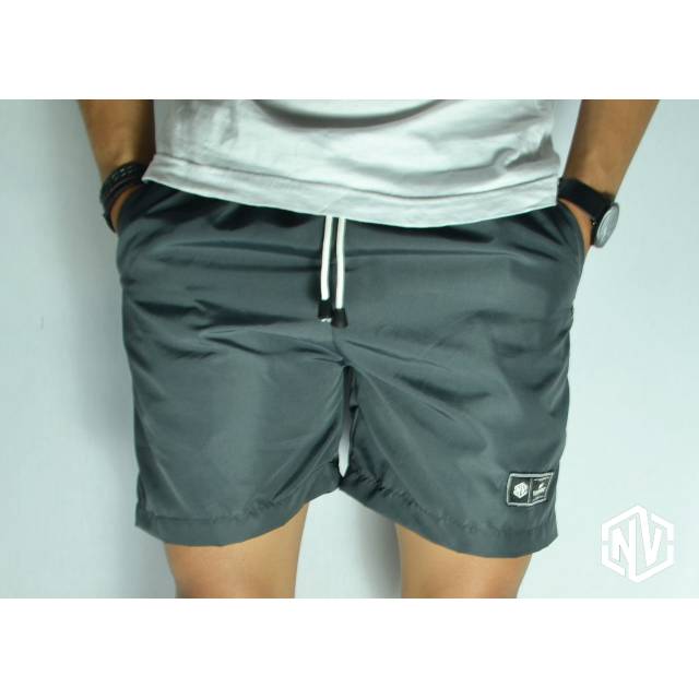 ABU TUA - Celana Pendek Santai / Pantai Original Noir Vetements