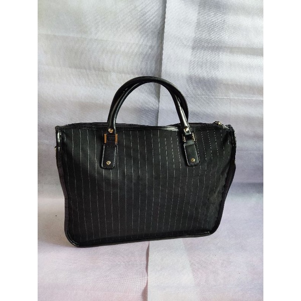 Preloved tas laptop samsung / LG / salur unik